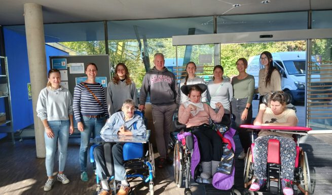 BMW zeigt soziales Engagement für Menschen mit Behinderung: Im Rahmen eines Social Days packten die Mitarbeitenden bei Helfende Hände in München tatkräftig mit an. (Foto: Helfende Hände)