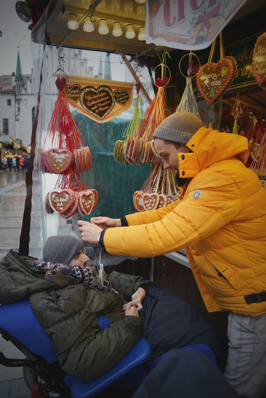 Social Day mit Microsoft München: Besuch auf dem Christkindlmarkt. (Foto: Nadine Wirsching / Helfende Hände)